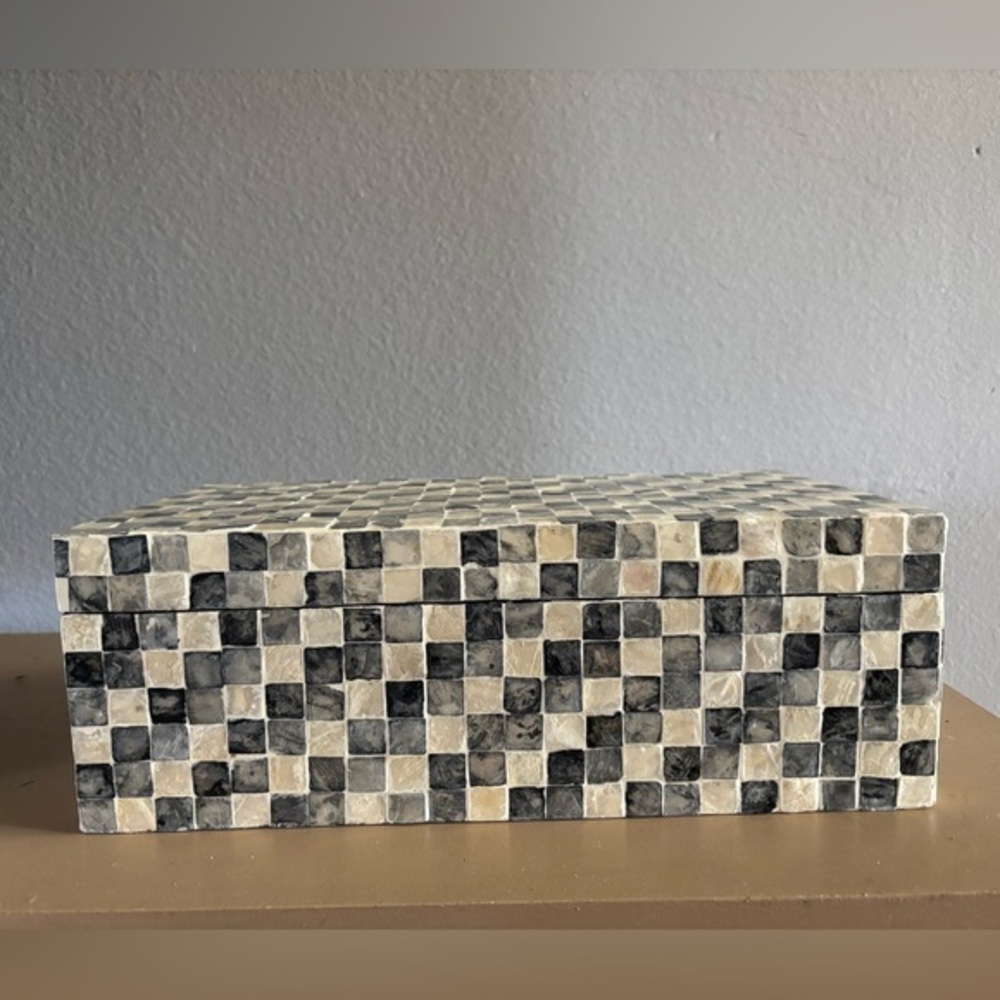 Three hands Corp. mosaic tile box